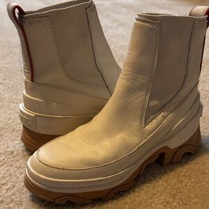 Sorel White Winter Boots with Tan Sole